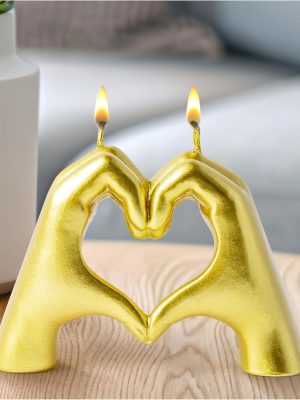 Heart Hands Scented Candle - Gold Love Hands Shape Love Statue Novelty Candle, Modern Art Pine Scented Natural Soy Wax Candle Sculpture for Living Room Easter Home Decoration